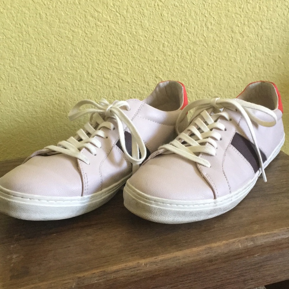 Old Navy Women’s Faux Leather Classic Sneakers